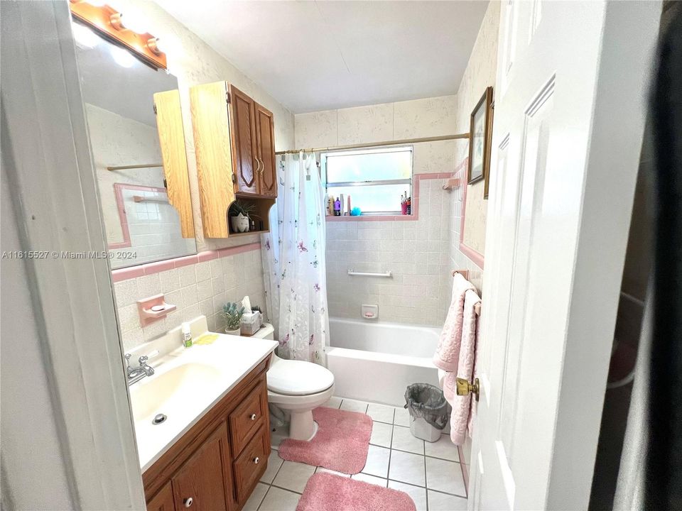 For Sale: $389,900 (3 beds, 1 baths, 1220 Square Feet)