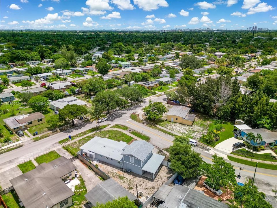 For Sale: $547,000 (4 beds, 2 baths, 1686 Square Feet)