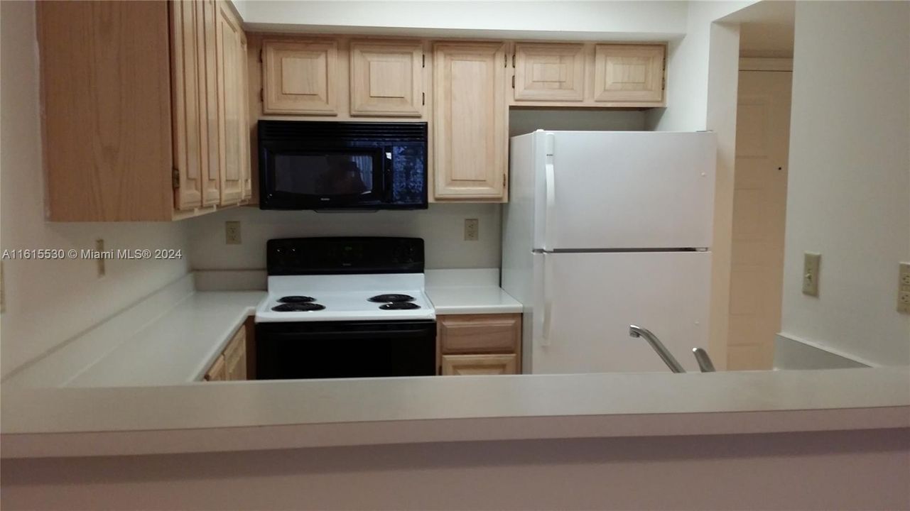 For Rent: $3,100 (2 beds, 2 baths, 840 Square Feet)