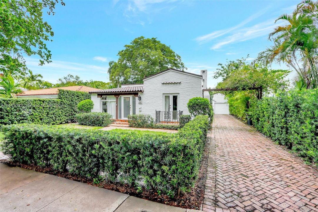 For Sale: $1,325,000 (3 beds, 2 baths, 1535 Square Feet)