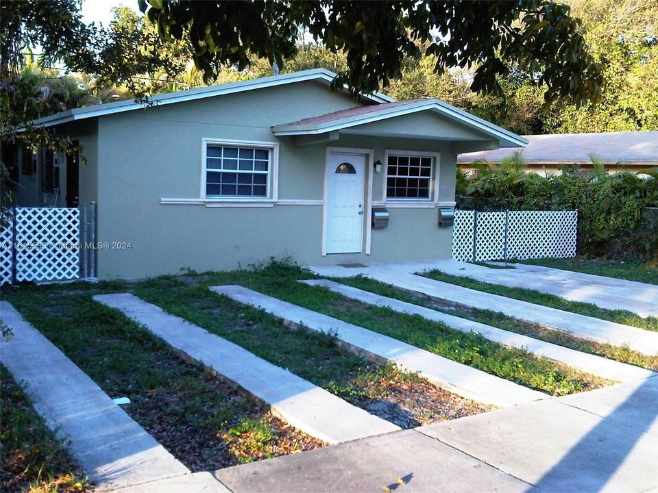 For Rent: $2,800 (2 beds, 1 baths, 1690 Square Feet)