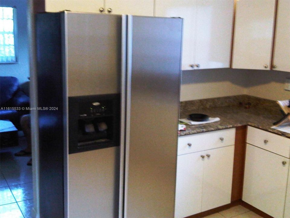 For Rent: $2,800 (2 beds, 1 baths, 1690 Square Feet)