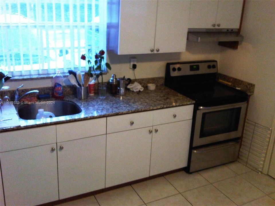 For Rent: $2,800 (2 beds, 1 baths, 1690 Square Feet)