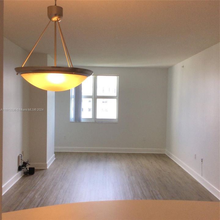 For Rent: $2,350 (1 beds, 1 baths, 762 Square Feet)