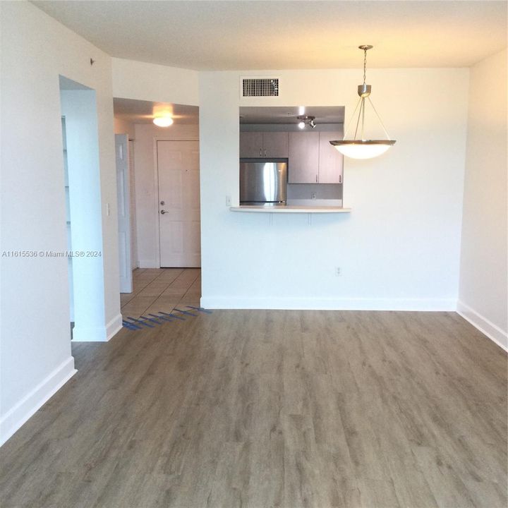 For Rent: $2,350 (1 beds, 1 baths, 762 Square Feet)