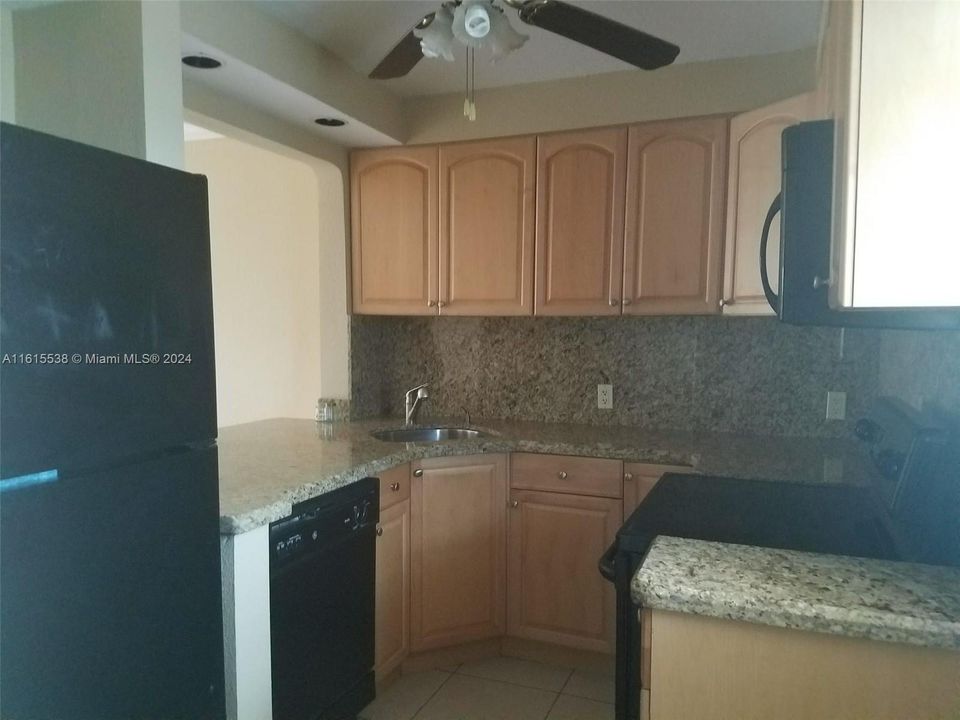 For Sale: $230,000 (1 beds, 1 baths, 768 Square Feet)