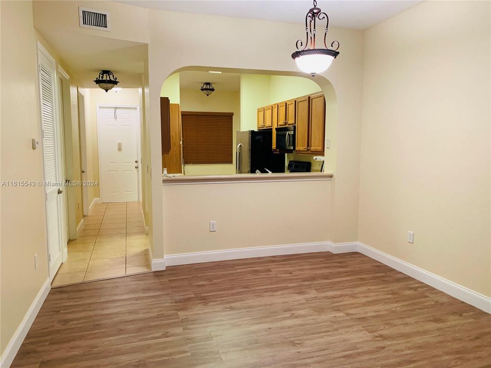 For Sale: $320,000 (2 beds, 2 baths, 1146 Square Feet)