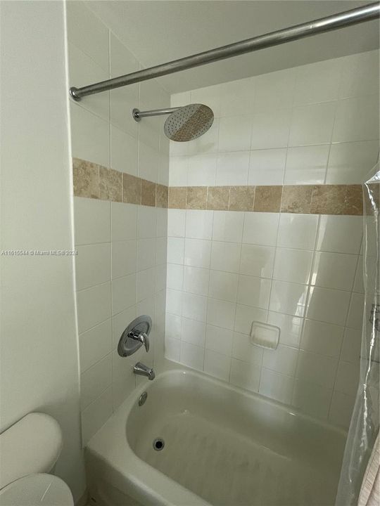 For Rent: $3,200 (2 beds, 2 baths, 975 Square Feet)