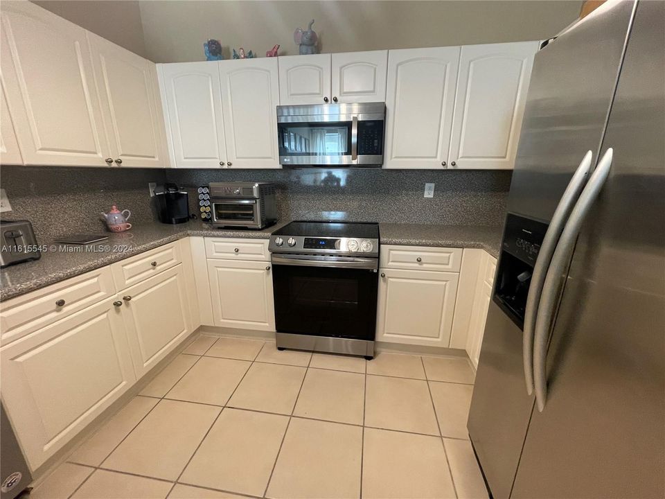 For Rent: $3,000 (3 beds, 2 baths, 1445 Square Feet)