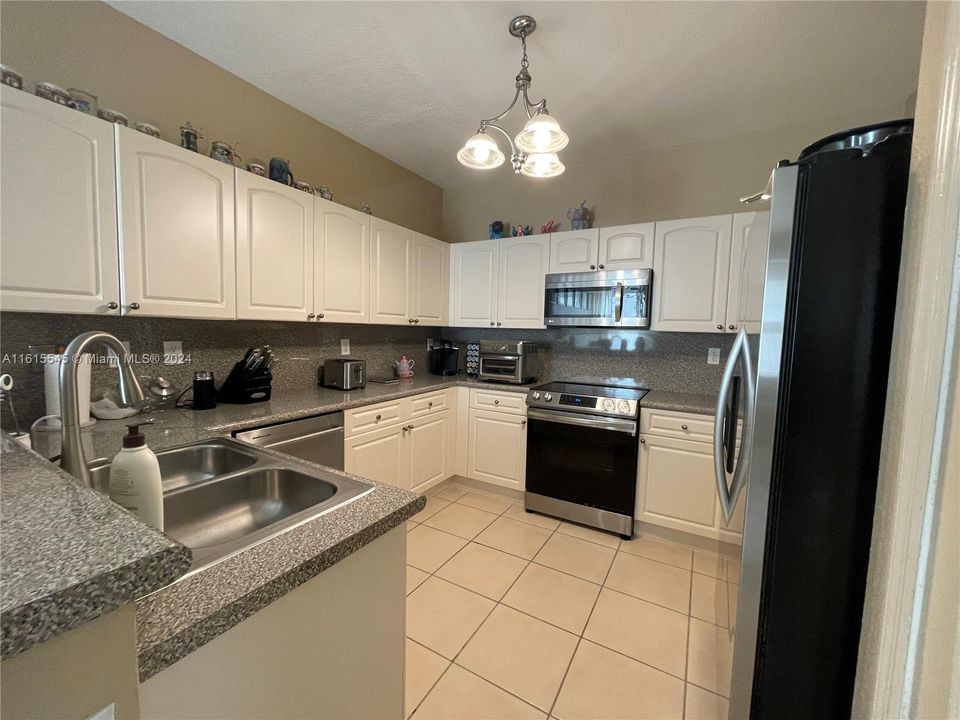 For Rent: $3,000 (3 beds, 2 baths, 1445 Square Feet)