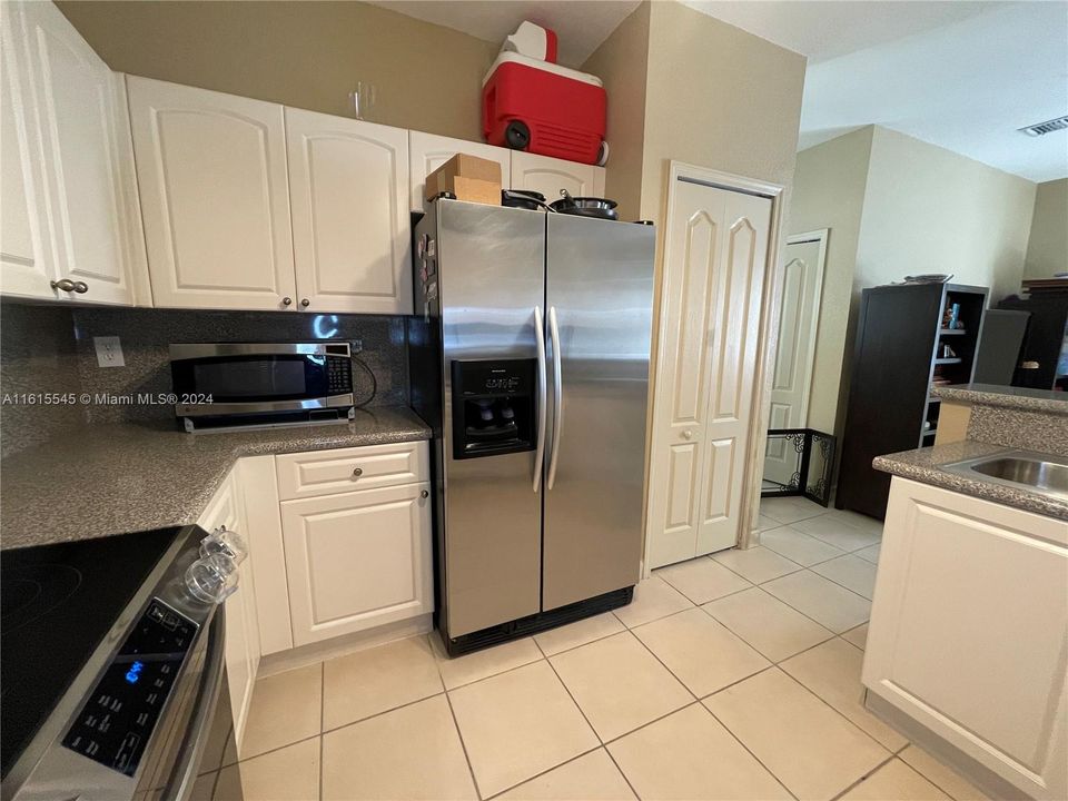 For Rent: $3,000 (3 beds, 2 baths, 1445 Square Feet)