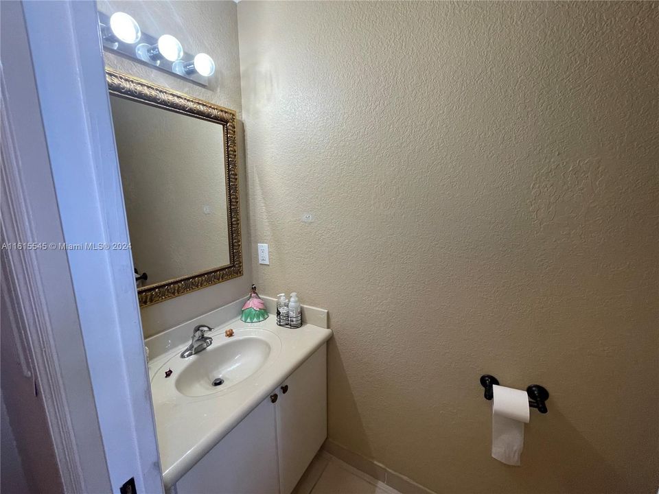 For Rent: $3,000 (3 beds, 2 baths, 1445 Square Feet)