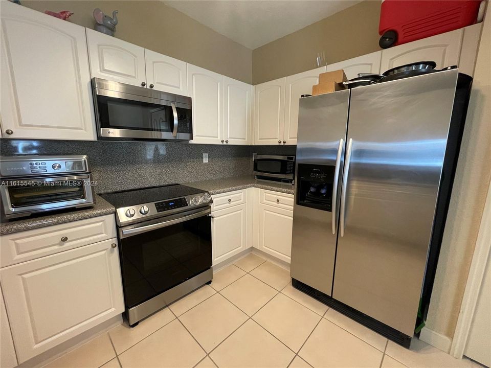 For Rent: $3,000 (3 beds, 2 baths, 1445 Square Feet)