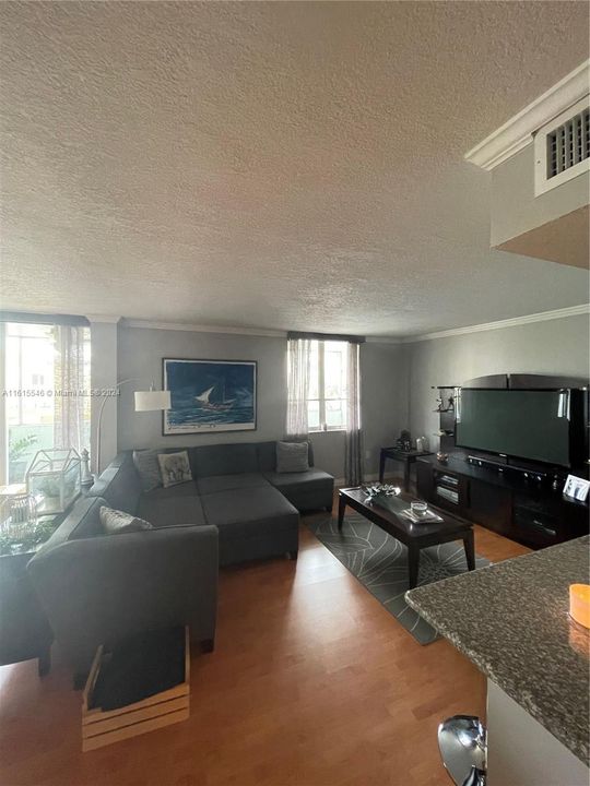 For Rent: $2,550 (2 beds, 2 baths, 1660 Square Feet)