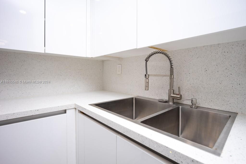 For Rent: $2,600 (2 beds, 2 baths, 924 Square Feet)