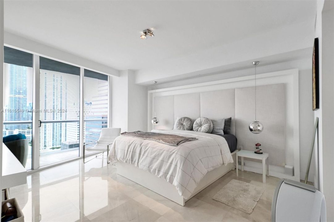 For Sale: $1,899,000 (3 beds, 2 baths, 1870 Square Feet)
