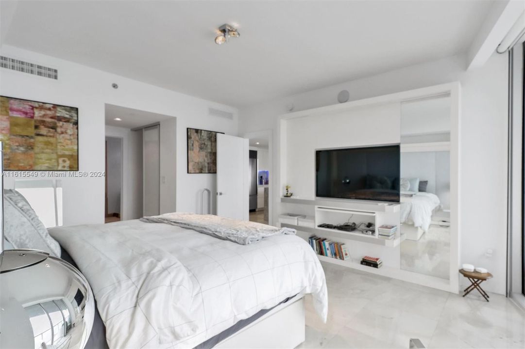 For Sale: $1,899,000 (3 beds, 2 baths, 1870 Square Feet)