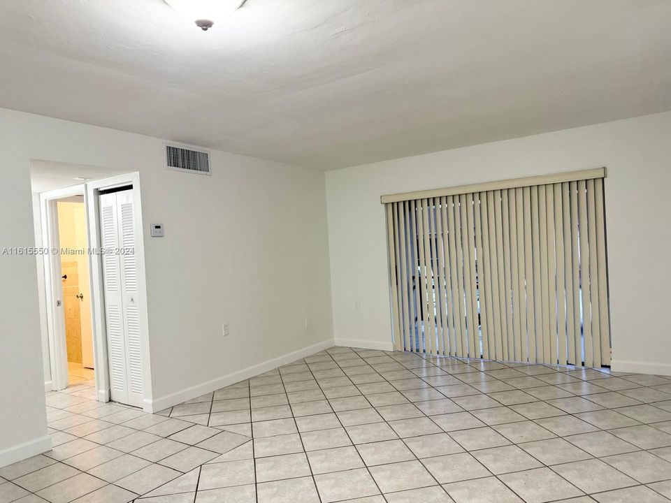 For Rent: $2,450 (2 beds, 2 baths, 986 Square Feet)