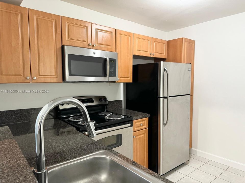 For Rent: $2,450 (2 beds, 2 baths, 986 Square Feet)