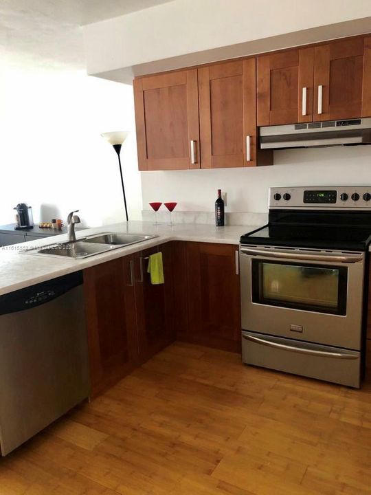 For Rent: $2,700 (0 beds, 1 baths, 601 Square Feet)