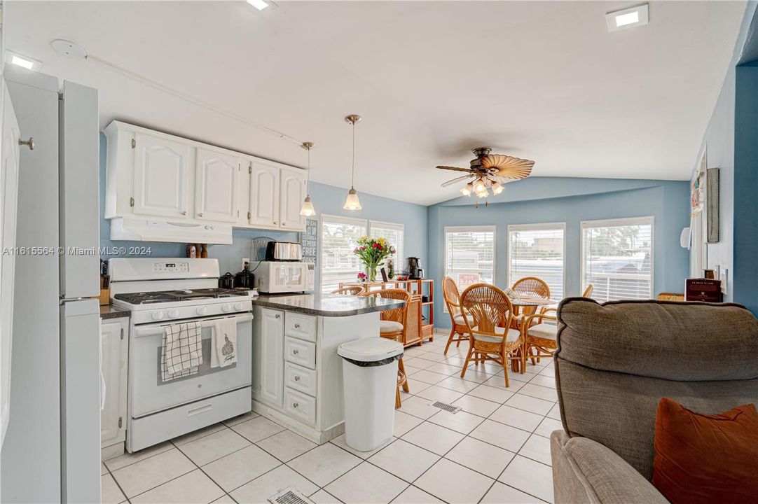 For Sale: $469,000 (2 beds, 1 baths, 0 Square Feet)