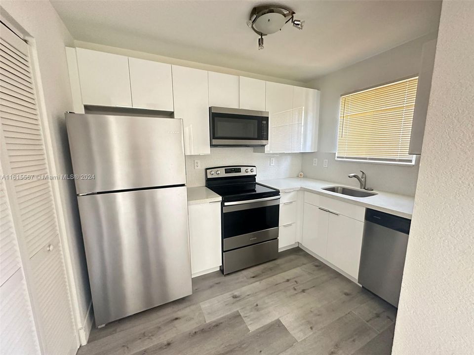 For Rent: $2,800 (3 beds, 2 baths, 1182 Square Feet)