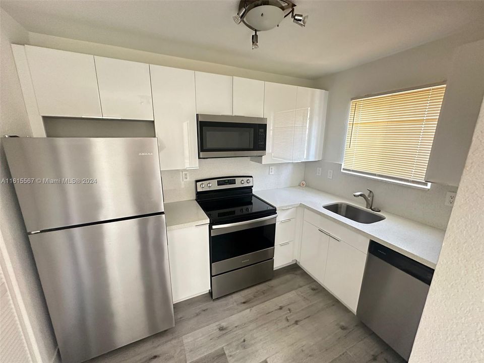 For Rent: $2,800 (3 beds, 2 baths, 1182 Square Feet)