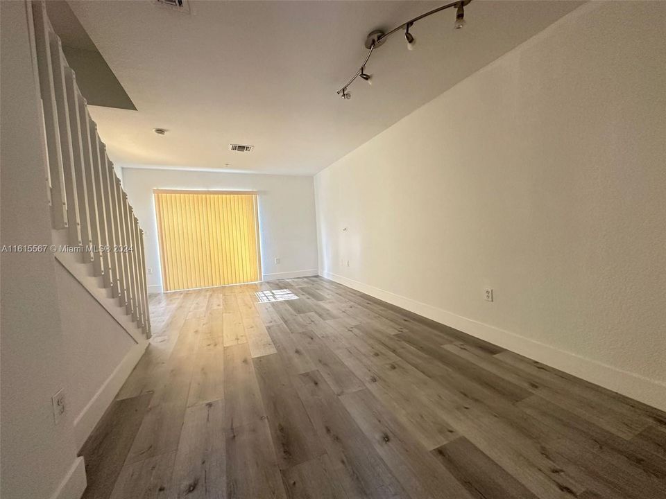 For Rent: $2,800 (3 beds, 2 baths, 1182 Square Feet)