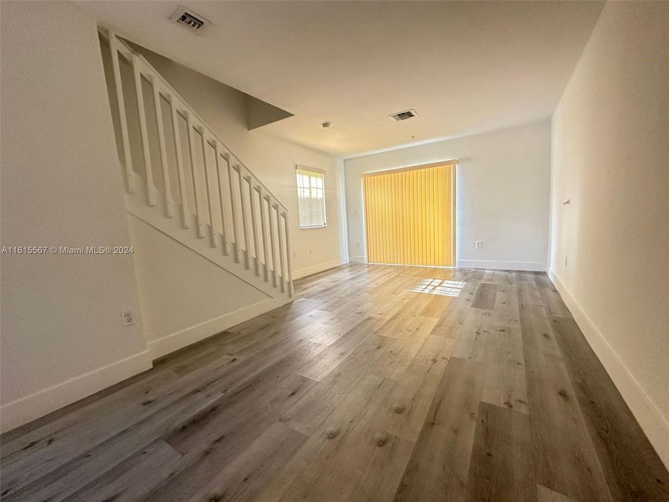 For Rent: $2,800 (3 beds, 2 baths, 1182 Square Feet)