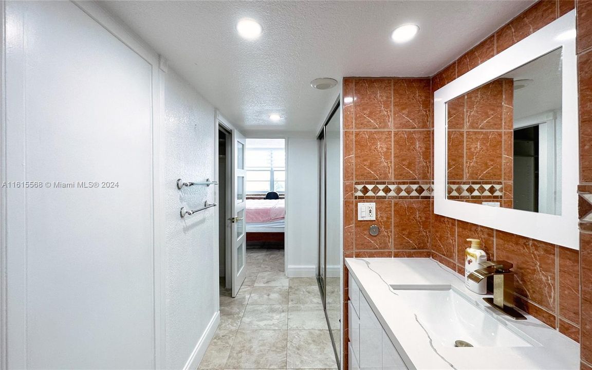 2nd bathroom