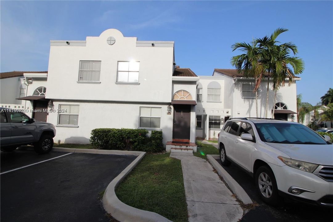 For Sale: $369,000 (2 beds, 2 baths, 1128 Square Feet)