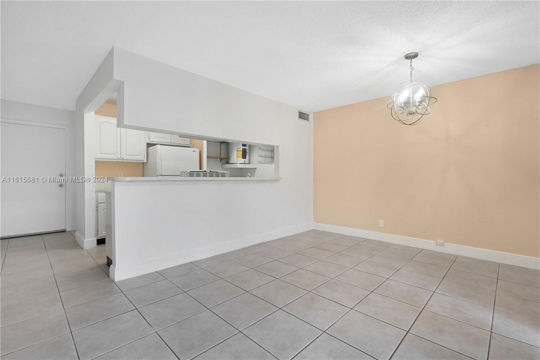 Active With Contract: $175,000 (2 beds, 1 baths, 1013 Square Feet)