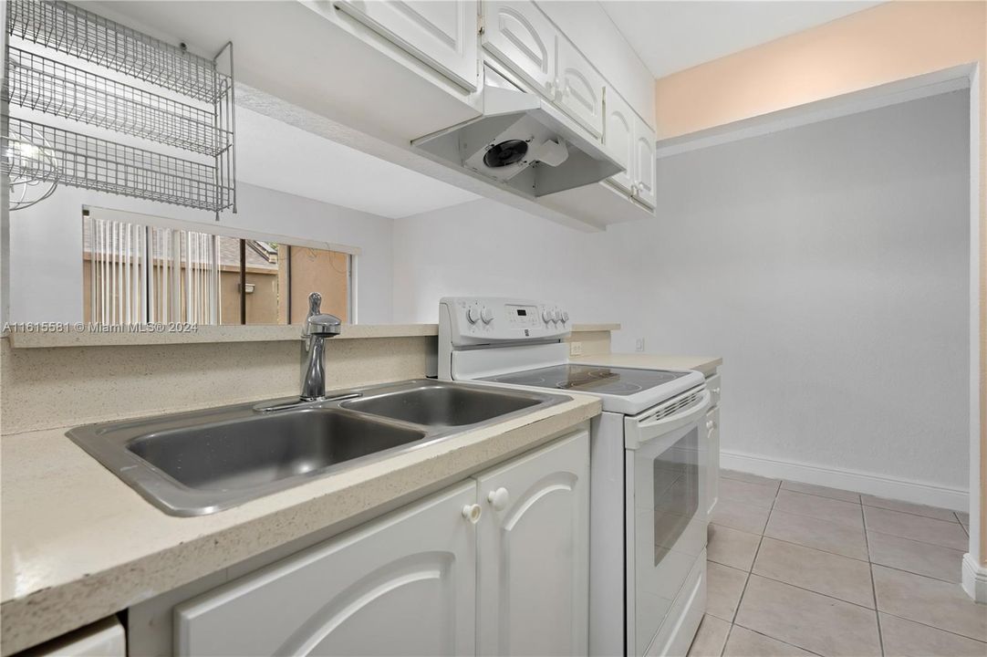 Active With Contract: $175,000 (2 beds, 1 baths, 1013 Square Feet)