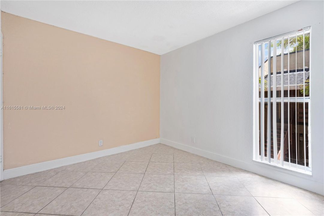 Active With Contract: $175,000 (2 beds, 1 baths, 1013 Square Feet)