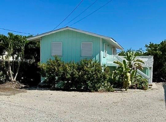 For Sale: $845,000 (3 beds, 2 baths, 1360 Square Feet)