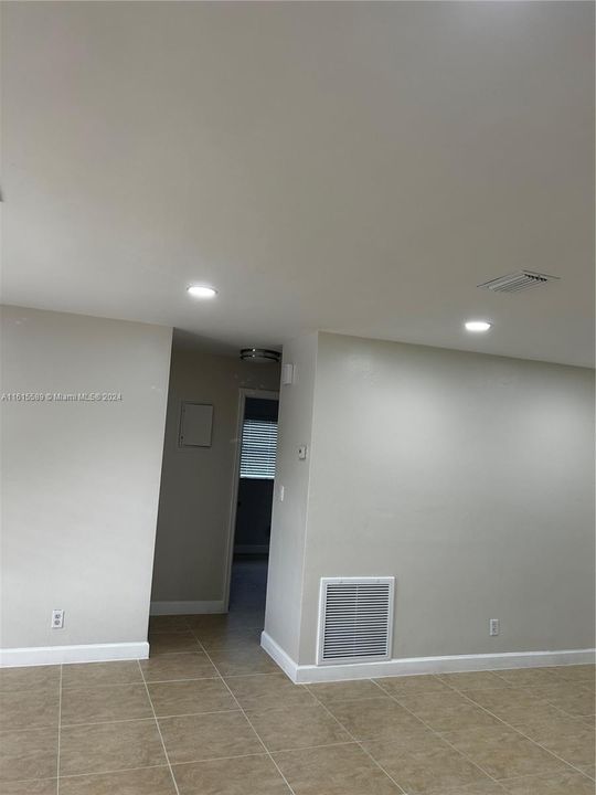 For Rent: $3,000 (3 beds, 2 baths, 1179 Square Feet)