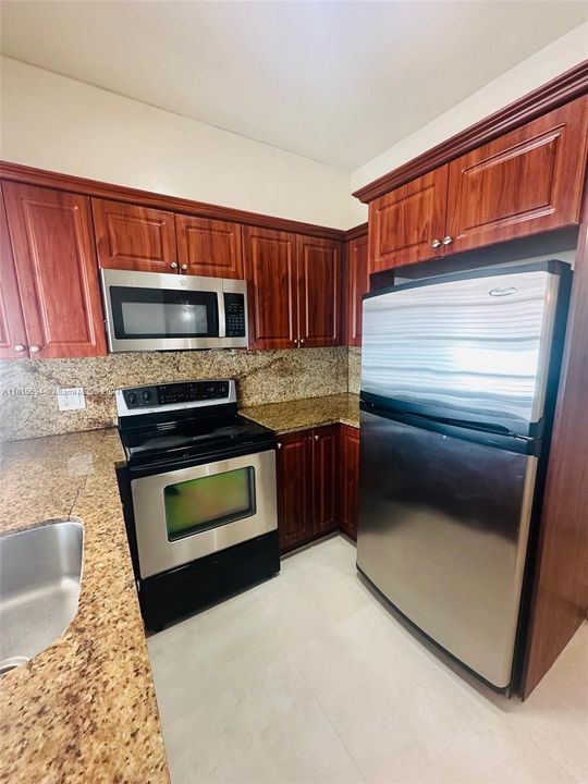 For Rent: $2,650 (2 beds, 2 baths, 2472 Square Feet)