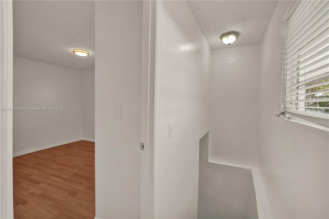 For Rent: $2,650 (2 beds, 2 baths, 2472 Square Feet)