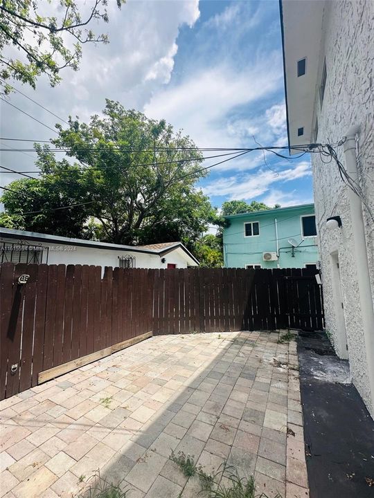 For Rent: $2,650 (2 beds, 2 baths, 2472 Square Feet)