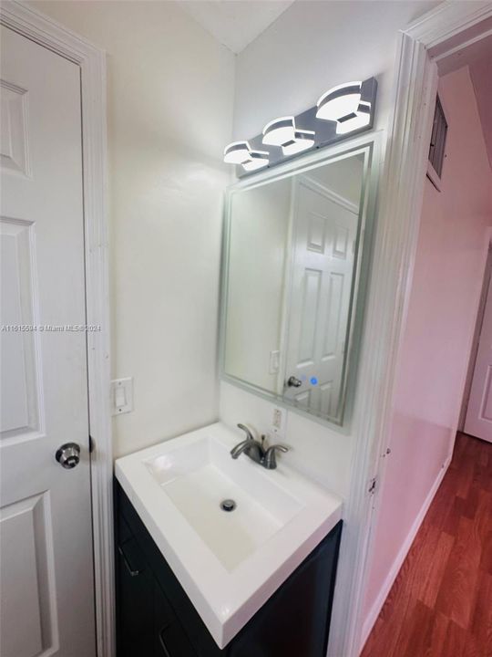 For Rent: $2,650 (2 beds, 2 baths, 2472 Square Feet)