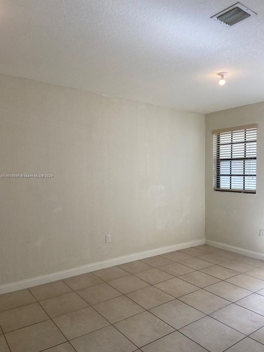 For Rent: $2,600 (3 beds, 2 baths, 1408 Square Feet)