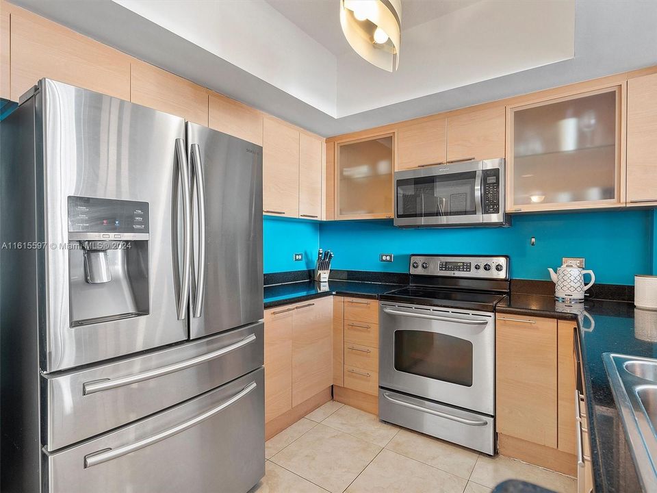 For Sale: $369,000 (2 beds, 2 baths, 1210 Square Feet)