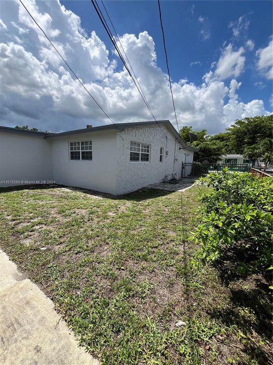 For Sale: $640,000 (4 beds, 2 baths, 1992 Square Feet)