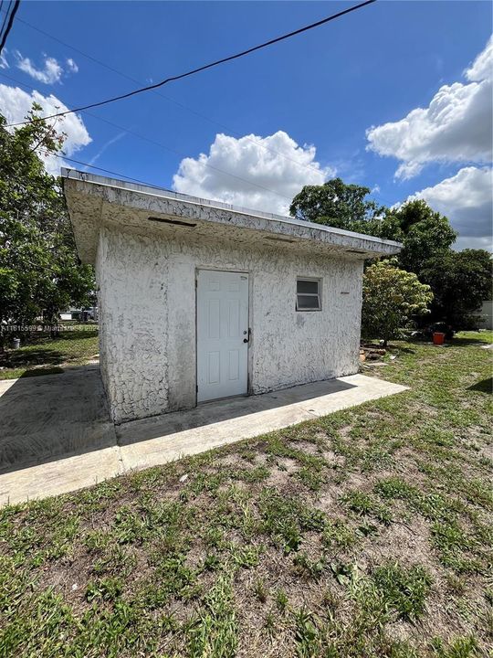 For Sale: $640,000 (4 beds, 2 baths, 1992 Square Feet)