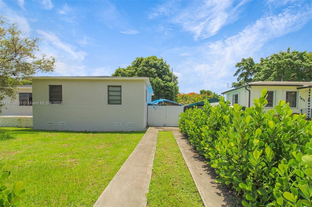 For Sale: $750,000 (3 beds, 2 baths, 1287 Square Feet)