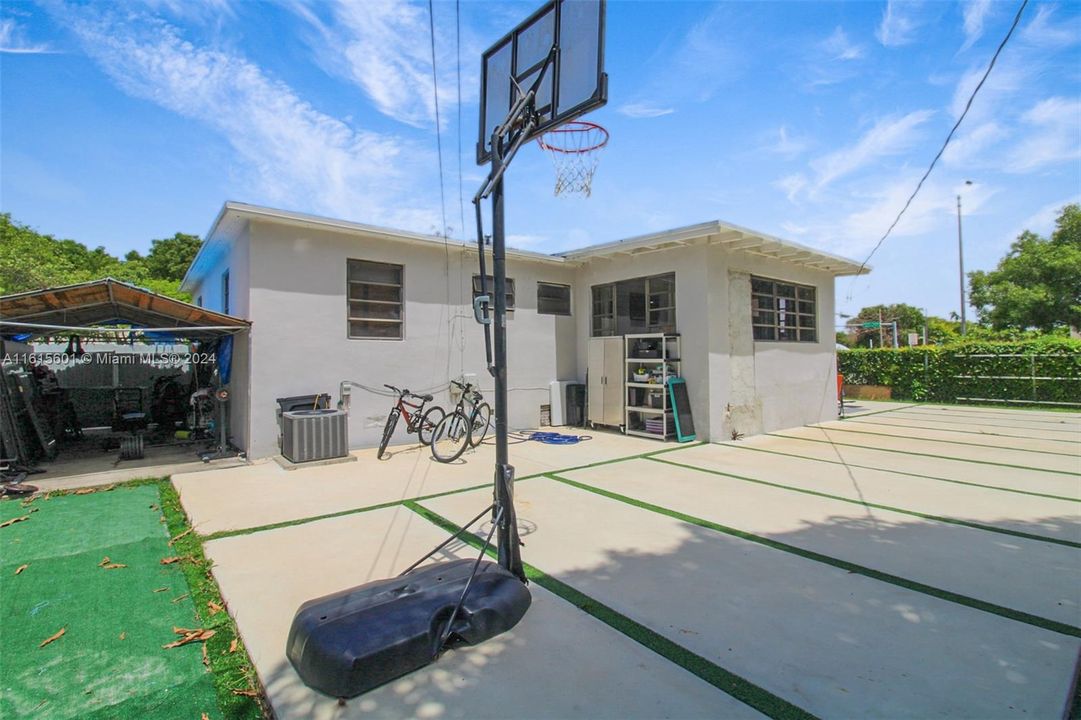 For Sale: $750,000 (3 beds, 2 baths, 1287 Square Feet)