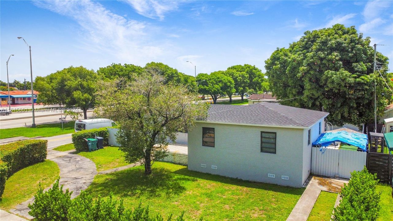 For Sale: $750,000 (3 beds, 2 baths, 1287 Square Feet)