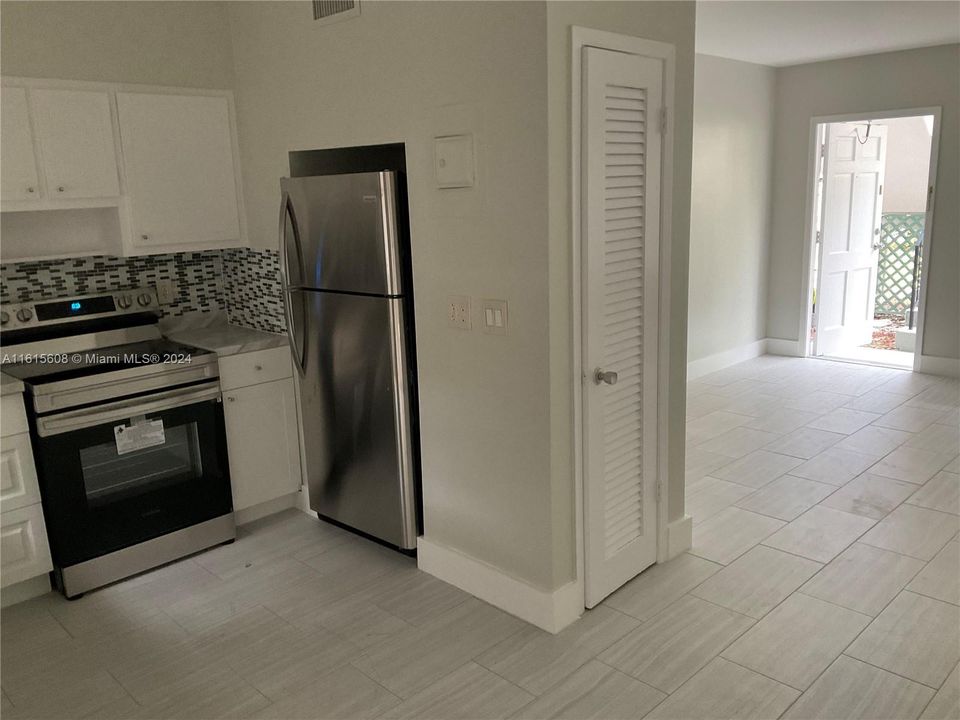 For Rent: $1,675 (1 beds, 1 baths, 790 Square Feet)