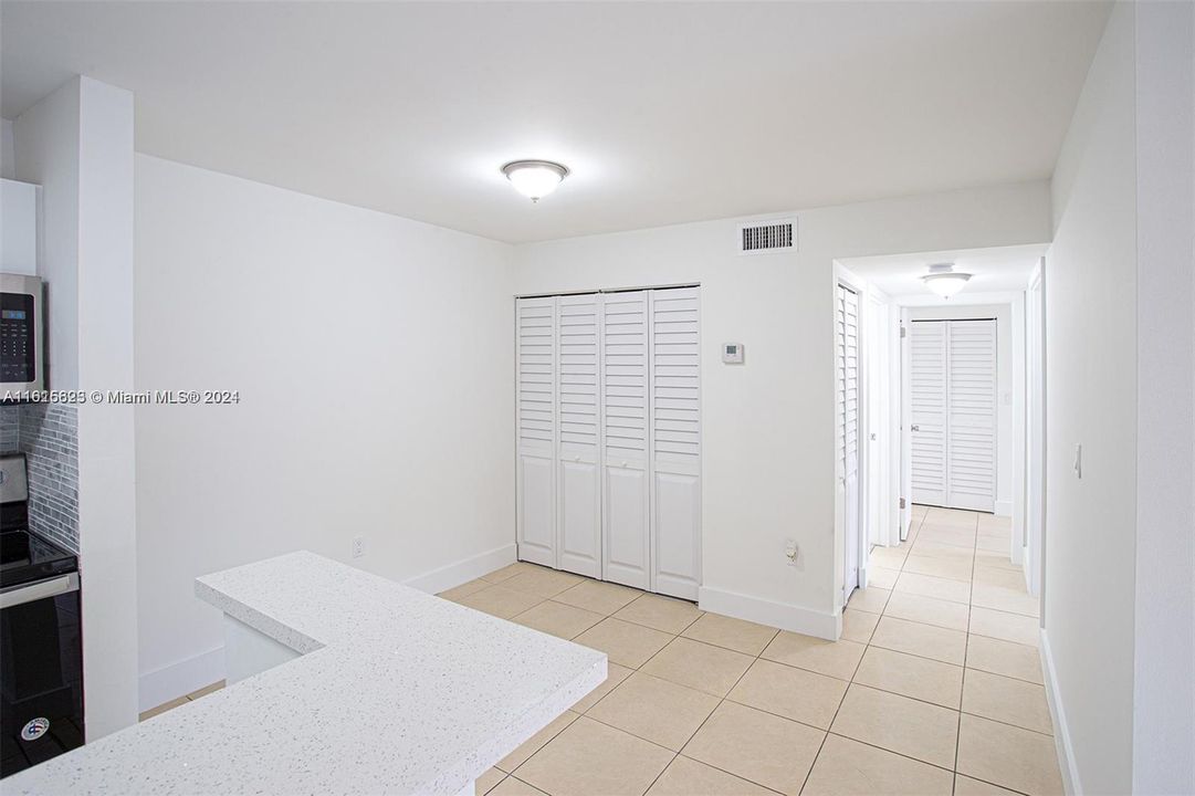For Rent: $2,400 (2 beds, 2 baths, 896 Square Feet)