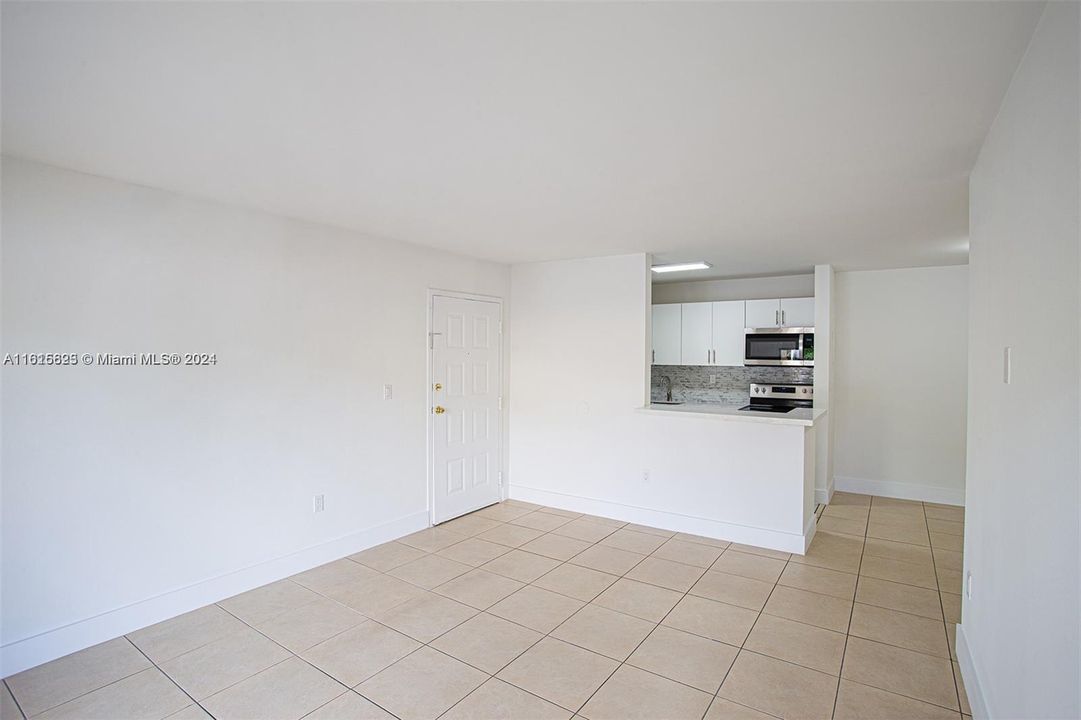 For Rent: $2,300 (2 beds, 2 baths, 896 Square Feet)